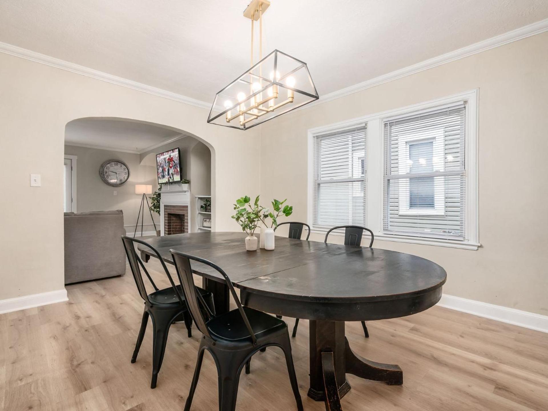 Holiday home Housepitality - The Osu Mansion- Osu Sleeps 20 Columbus