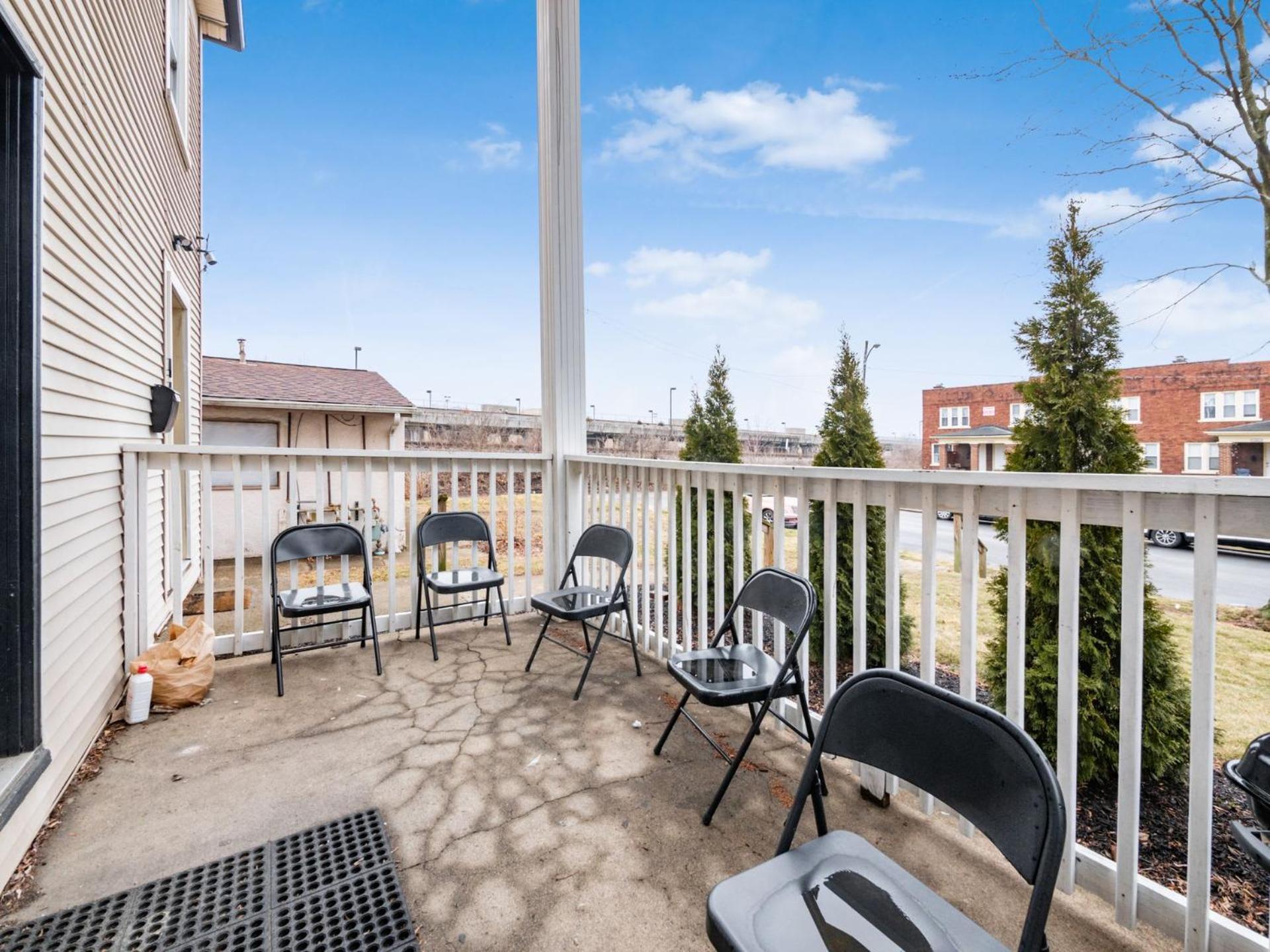 Housepitality - The Osu Mansion- Osu Sleeps 20 Holiday home *