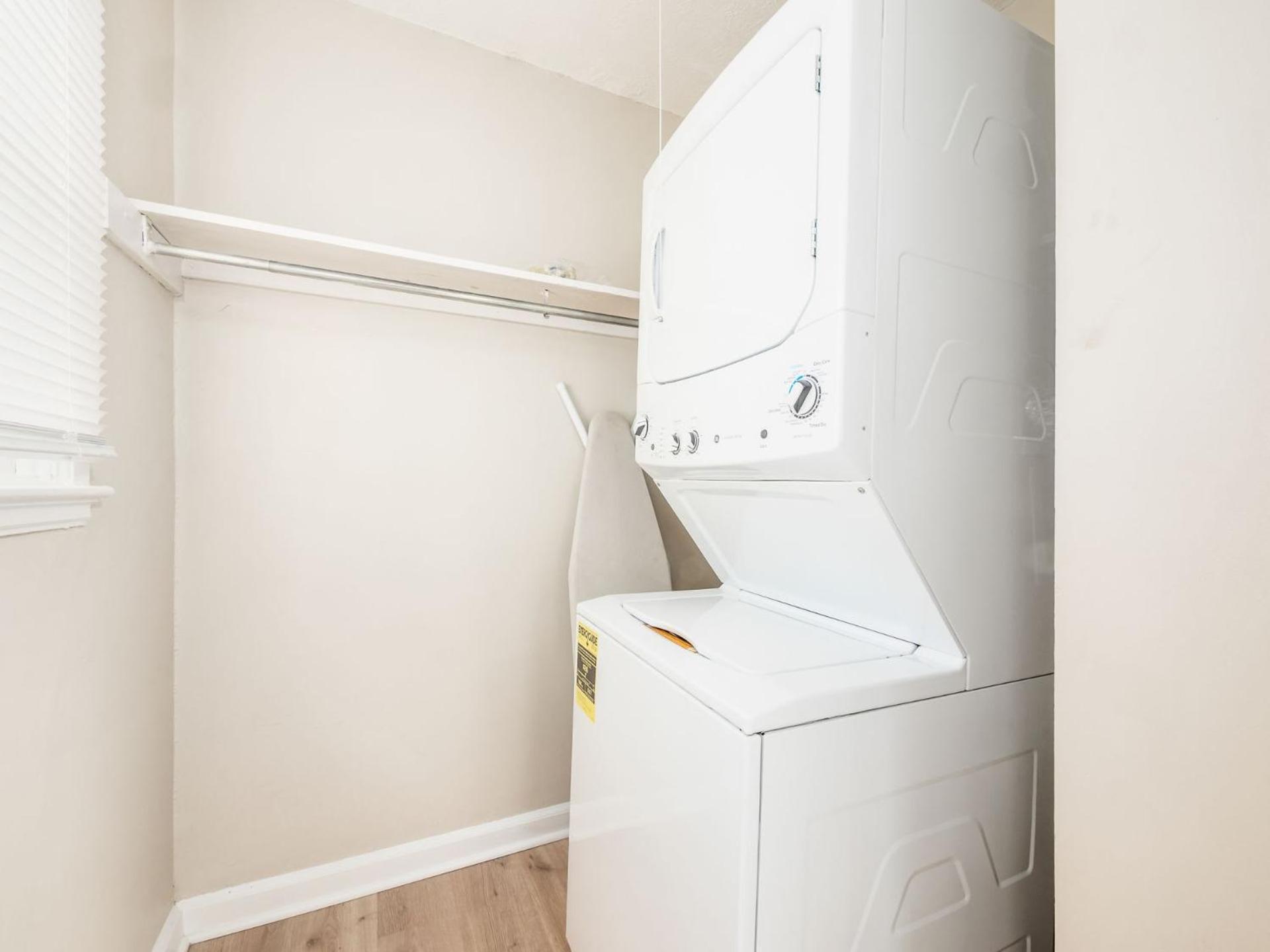 Housepitality - The Osu Mansion- Osu Sleeps 20 Columbus