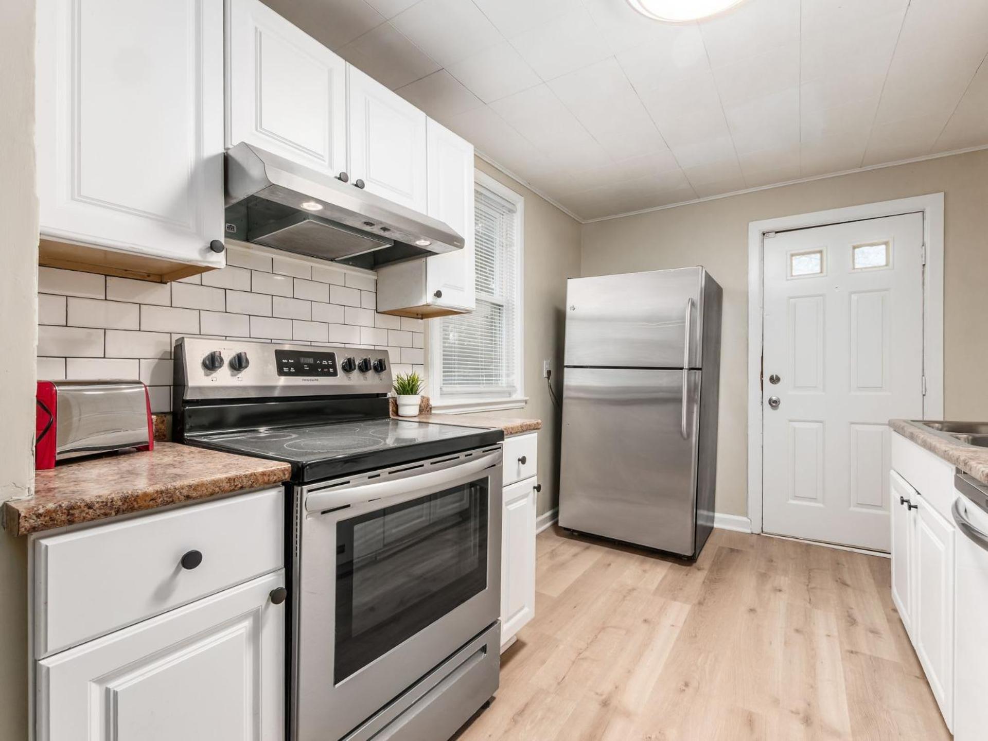 Housepitality - The Osu Mansion- Osu Sleeps 20 Holiday home Columbus