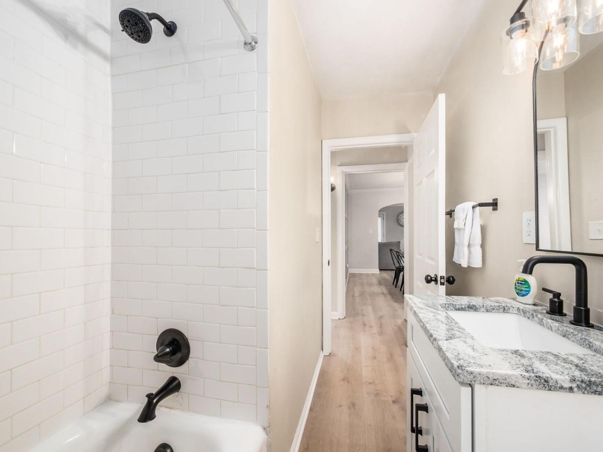 Housepitality - The Osu Mansion- Osu Sleeps 20 Columbus