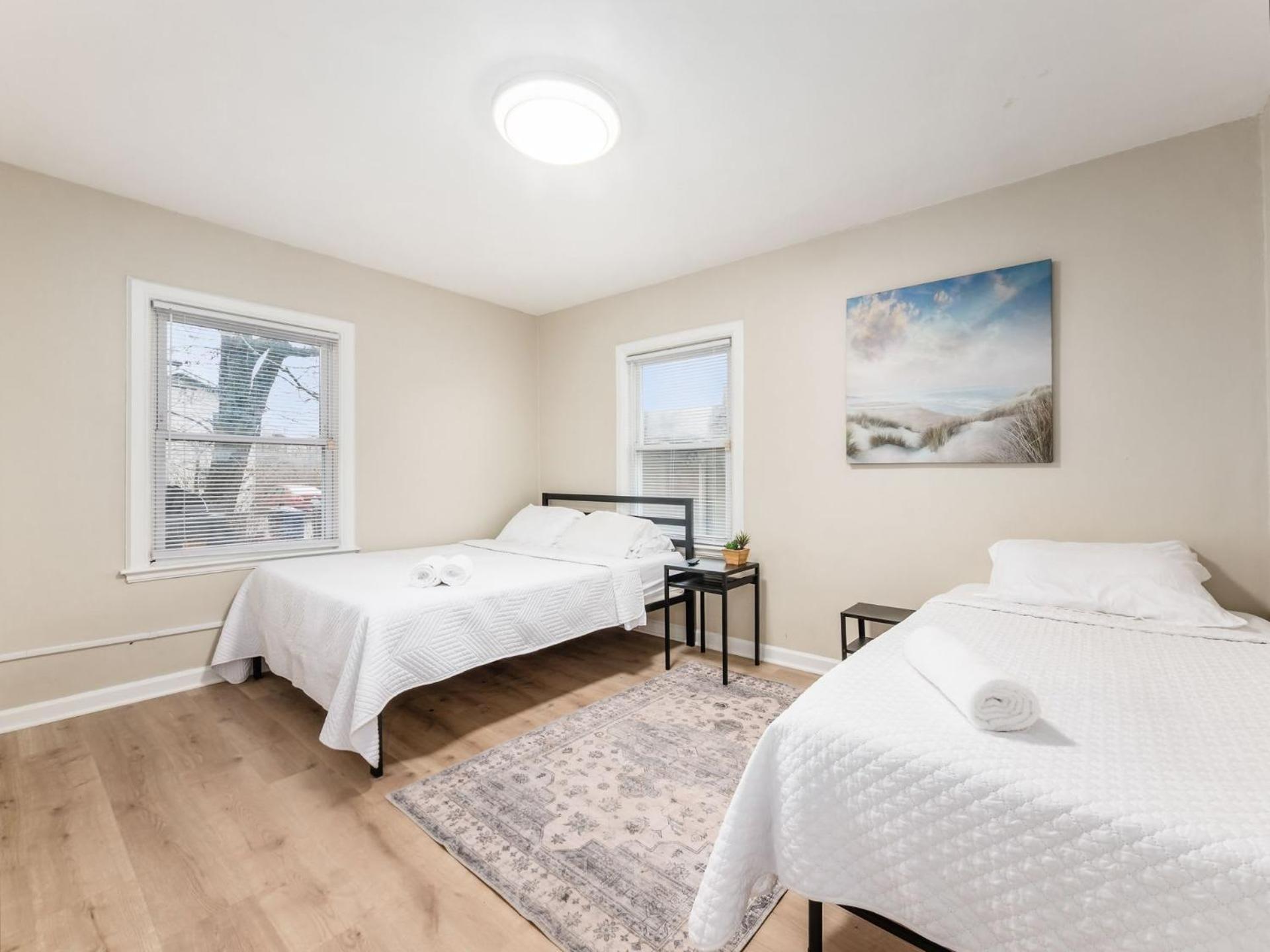 Housepitality - The Osu Mansion- Osu Sleeps 20 Columbus
