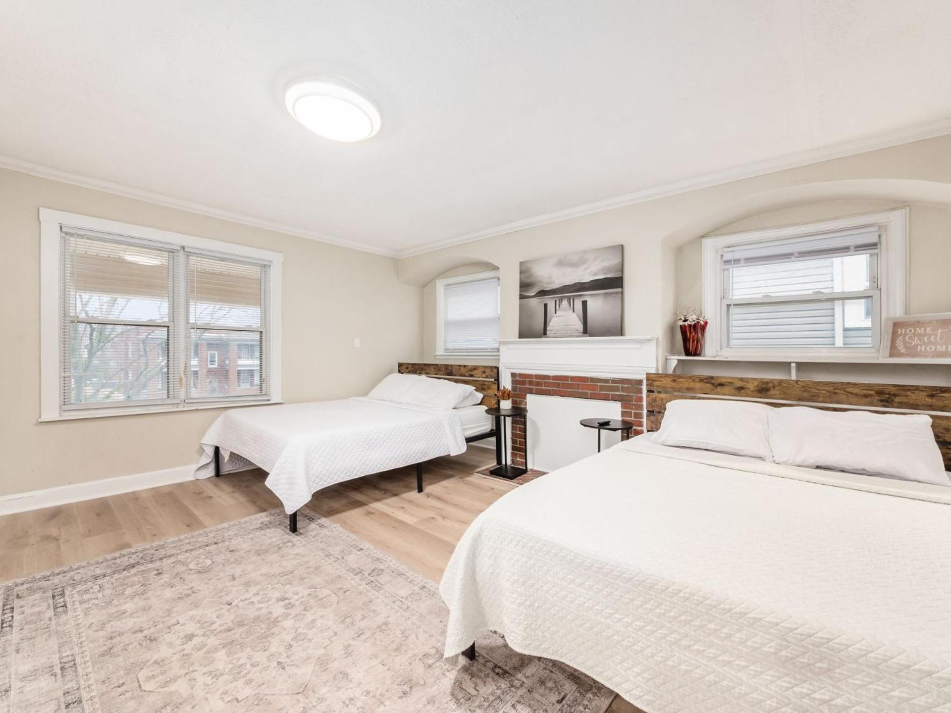 Housepitality - The Osu Mansion- Osu Sleeps 20 * Columbus