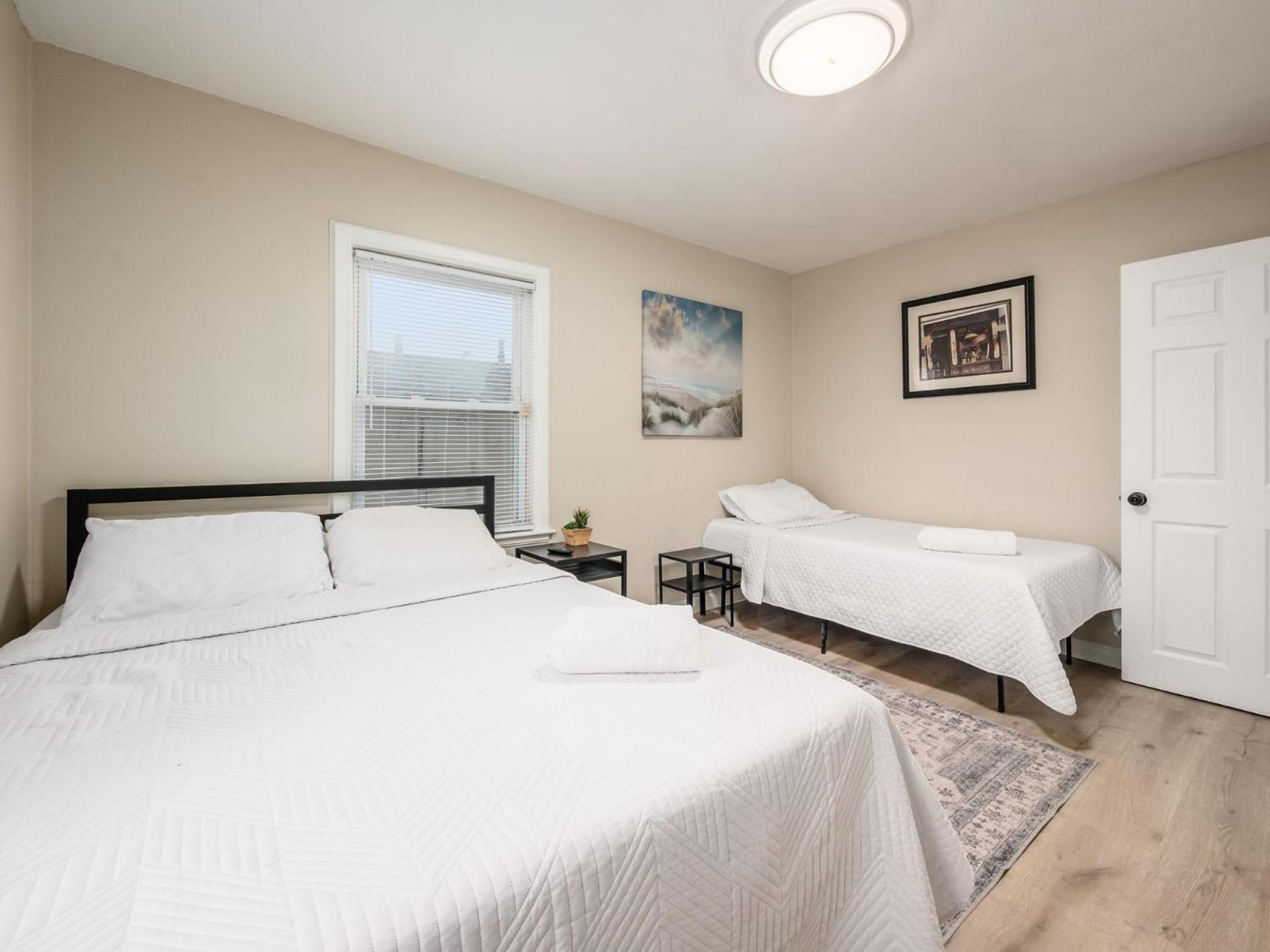 Housepitality - The Osu Mansion- Osu Sleeps 20 Holiday home