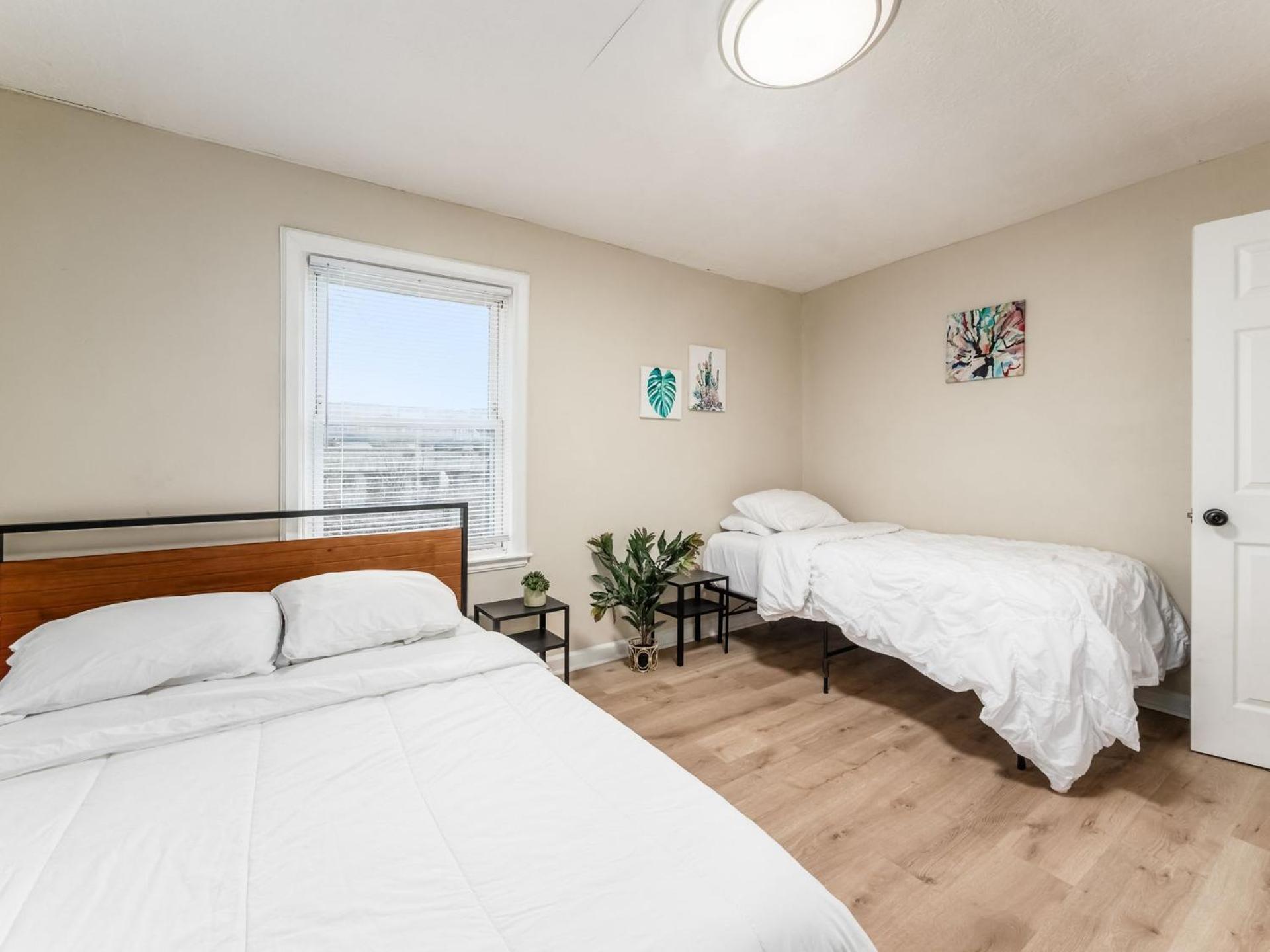 Housepitality - The Osu Mansion- Osu Sleeps 20 Holiday home *