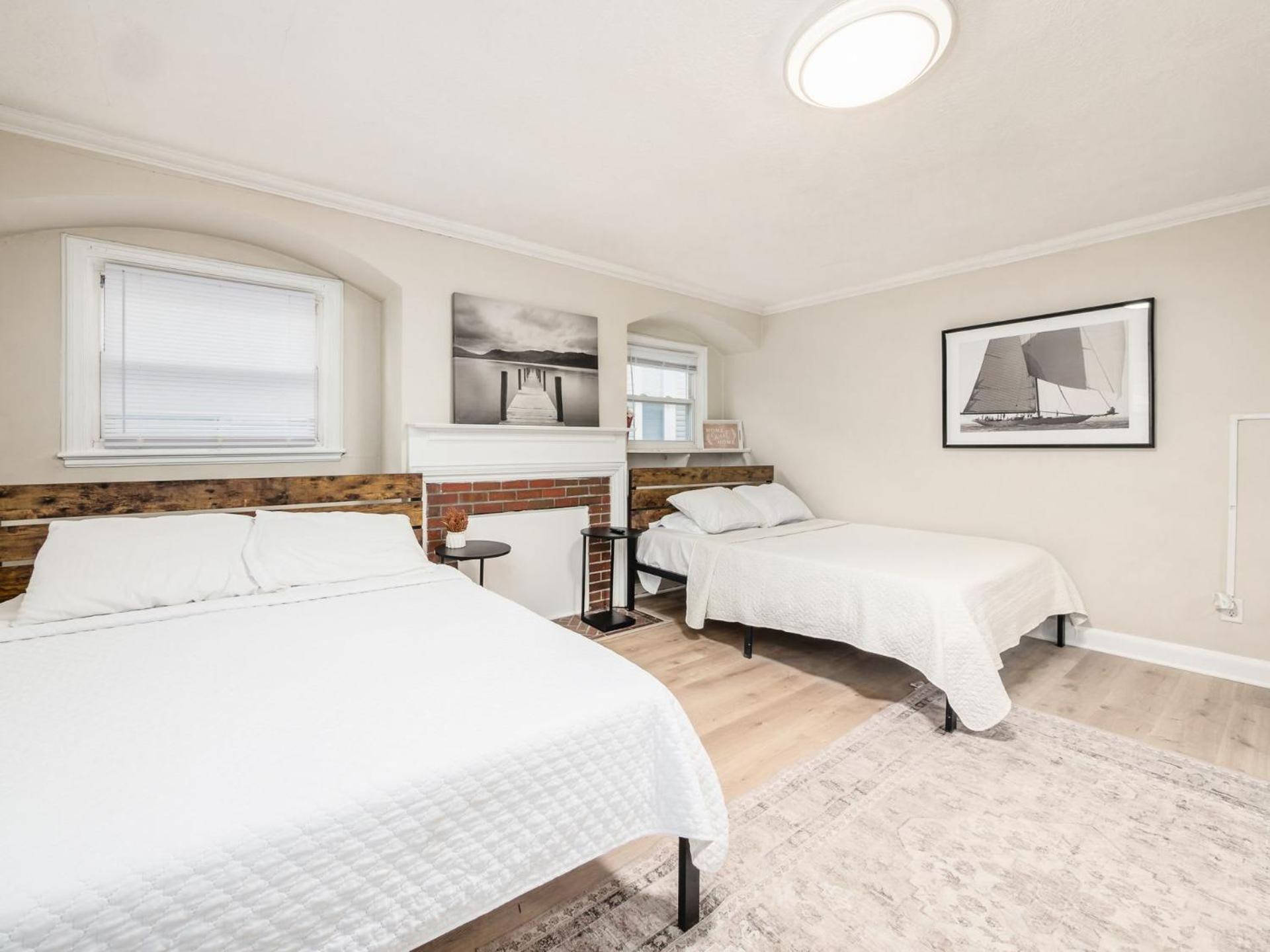 Holiday home Housepitality - The Osu Mansion- Osu Sleeps 20 *
