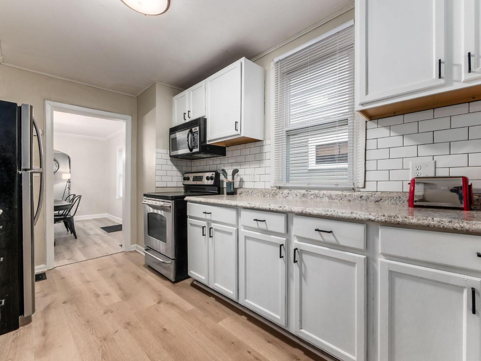 Housepitality - The Osu Mansion- Osu Sleeps 20 Columbus