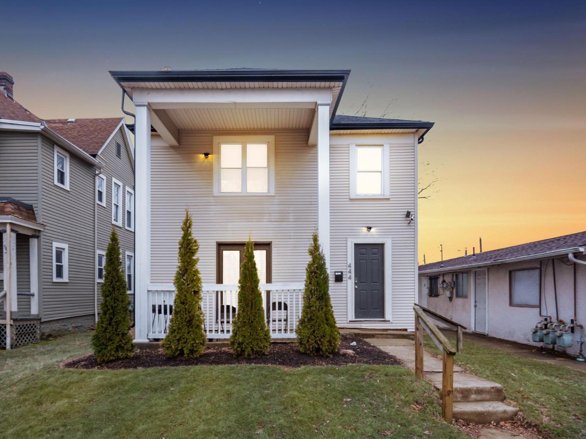 Holiday home Housepitality - The Osu Mansion- Osu Sleeps 20 *