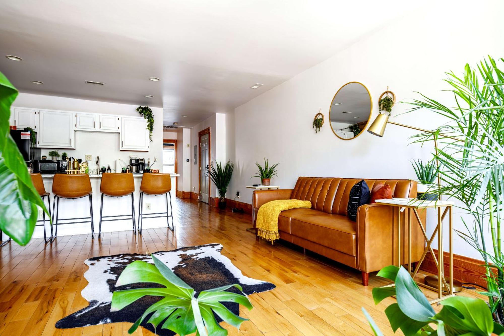 Hotel Prime Location Rated Clean Parking Free! *