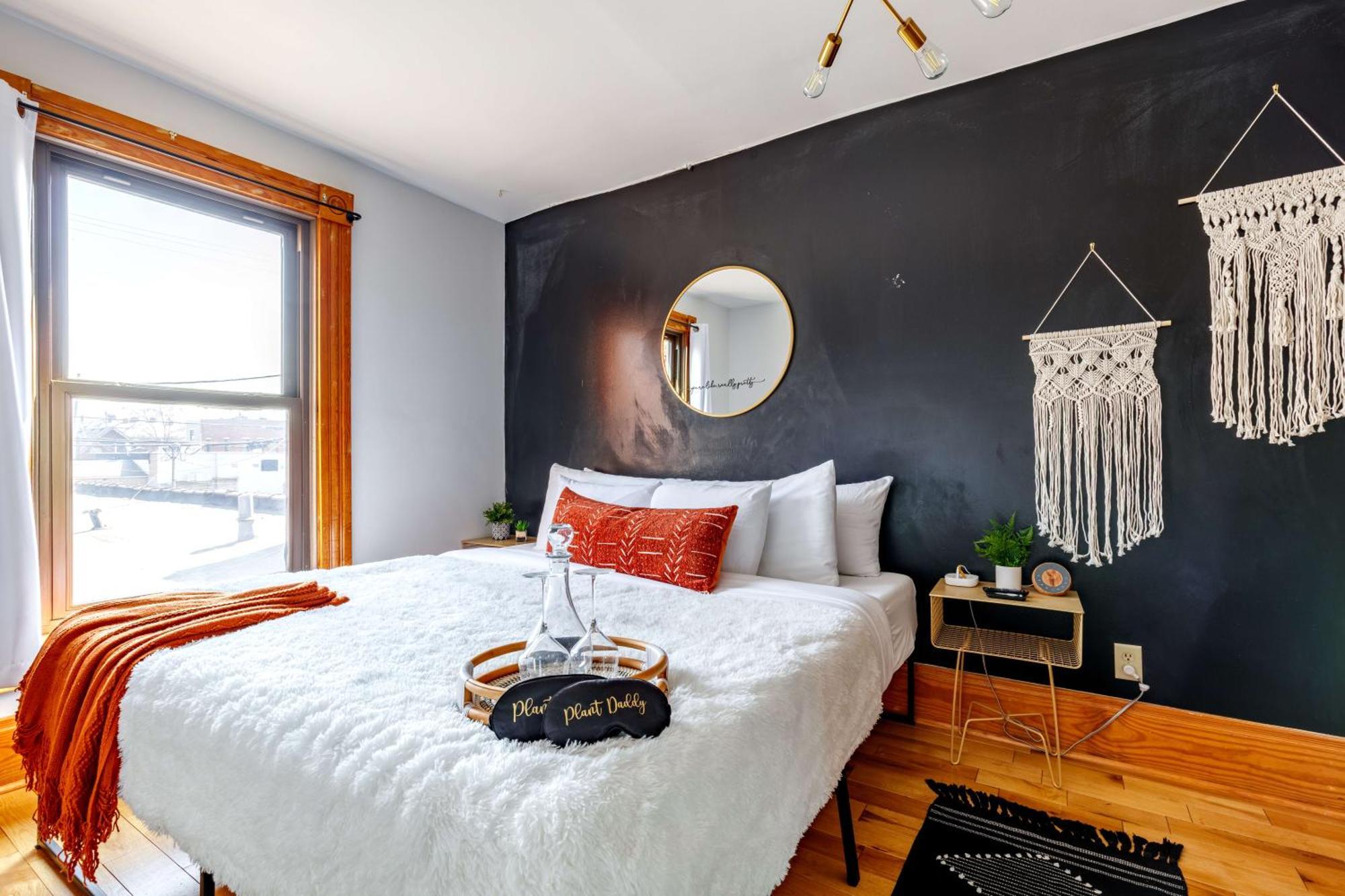 Hotel Prime Location Rated Clean Parking Free! *