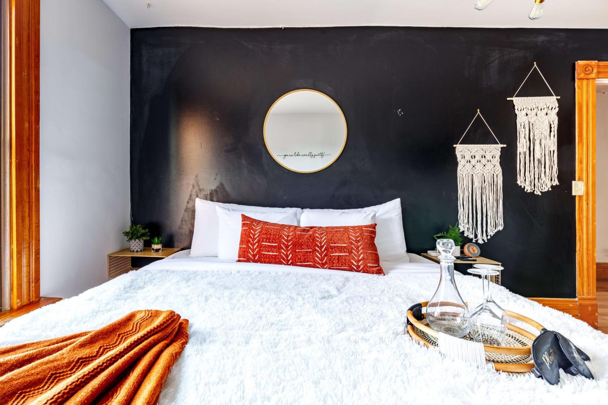 Hotel Prime Location Rated Clean Parking Free! *