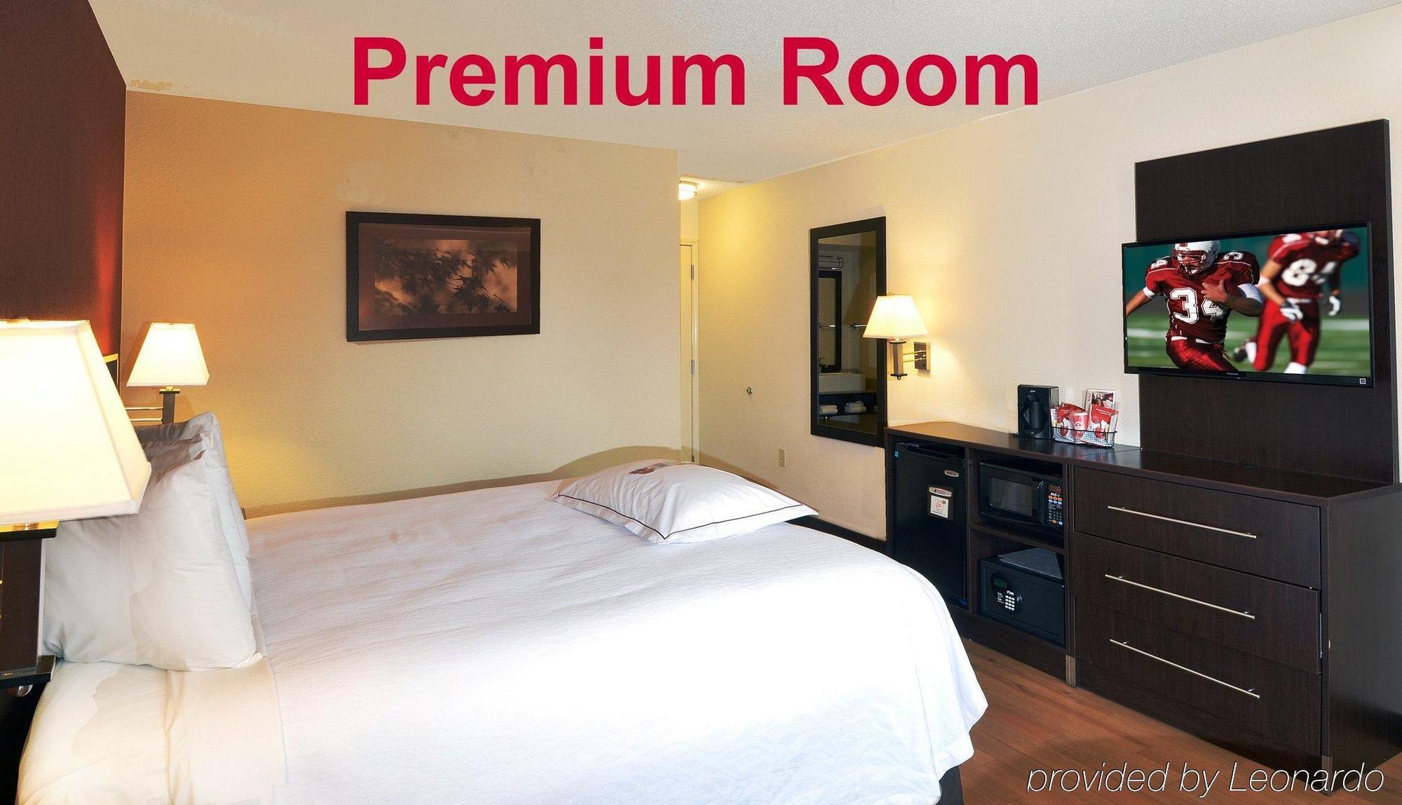 Red Roof Plus+ Downtown - Convention Center 3*