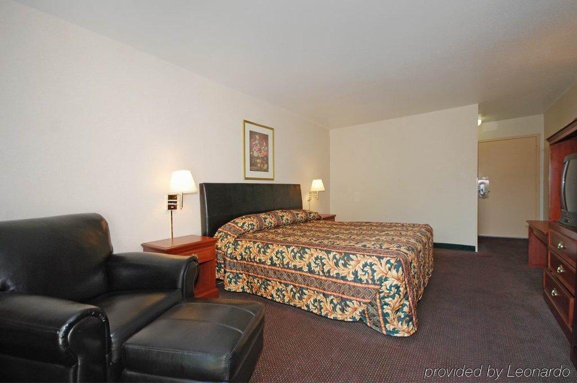 Hotel Magnuson Grand North