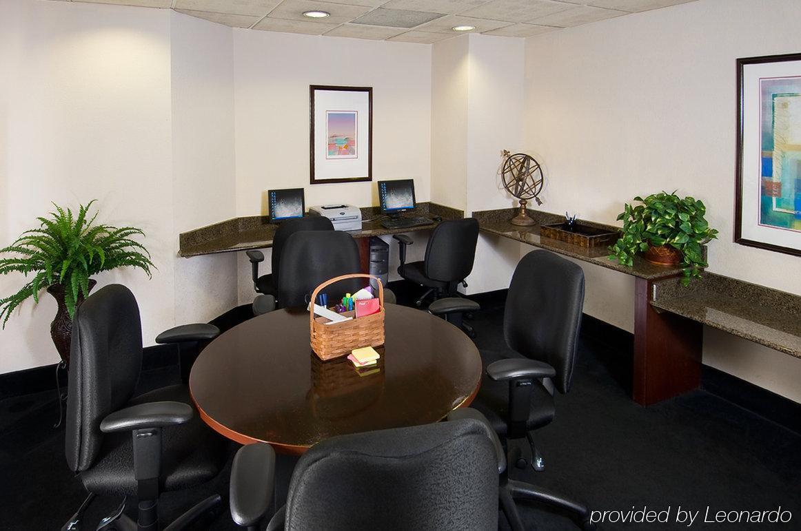 Hotel Fairfield & By Marriott Airport