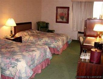 Hotel Fairfield & By Marriott Airport
