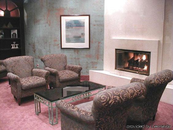 Hotel Fairfield & By Marriott Airport