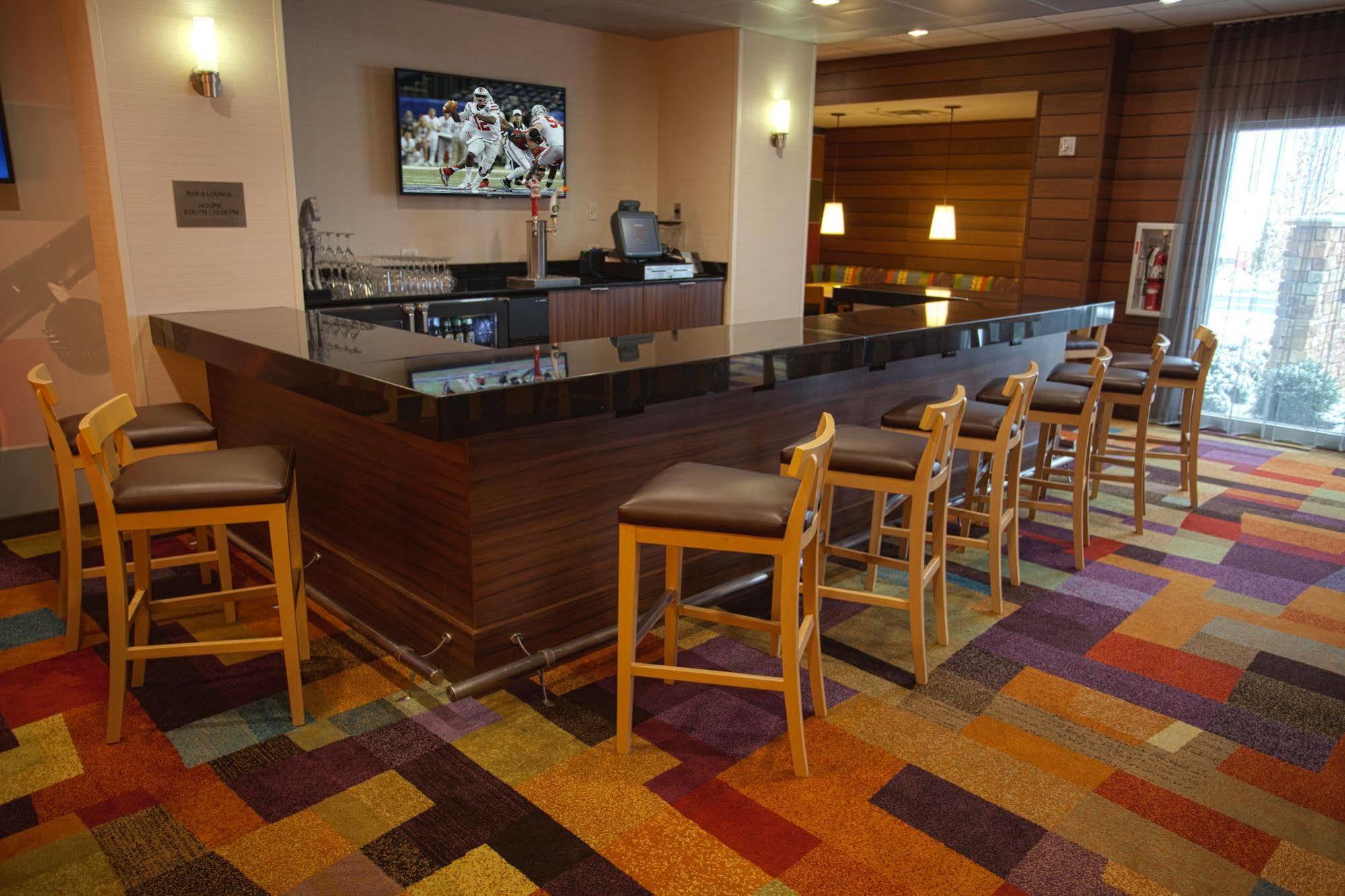 Hotel Fairfield & By Marriott Airport
