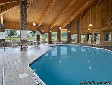 Baymont By Wyndham Columbus/rickenbacker Hotel 3*