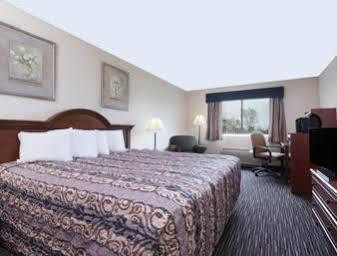 Baymont By Wyndham Columbus/rickenbacker Columbus