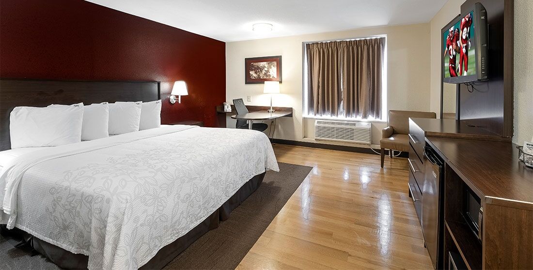 Hotel Red Roof Plus+ Downtown - Convention Center 3*