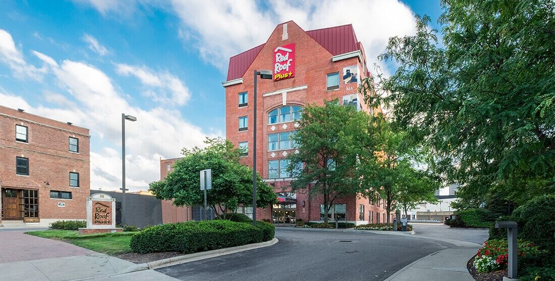 Hotel Red Roof Plus+ Downtown - Convention Center 3*