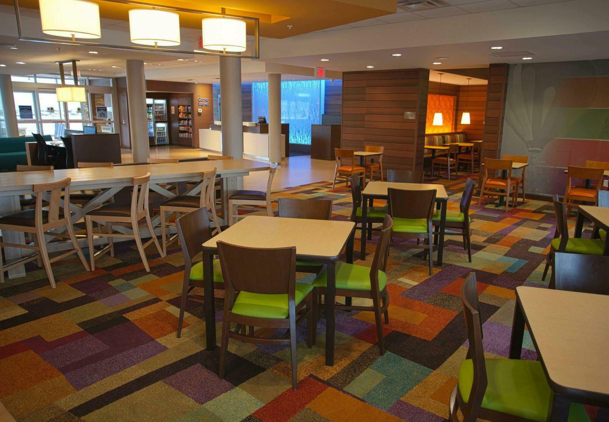 Hotel Fairfield & By Marriott Airport