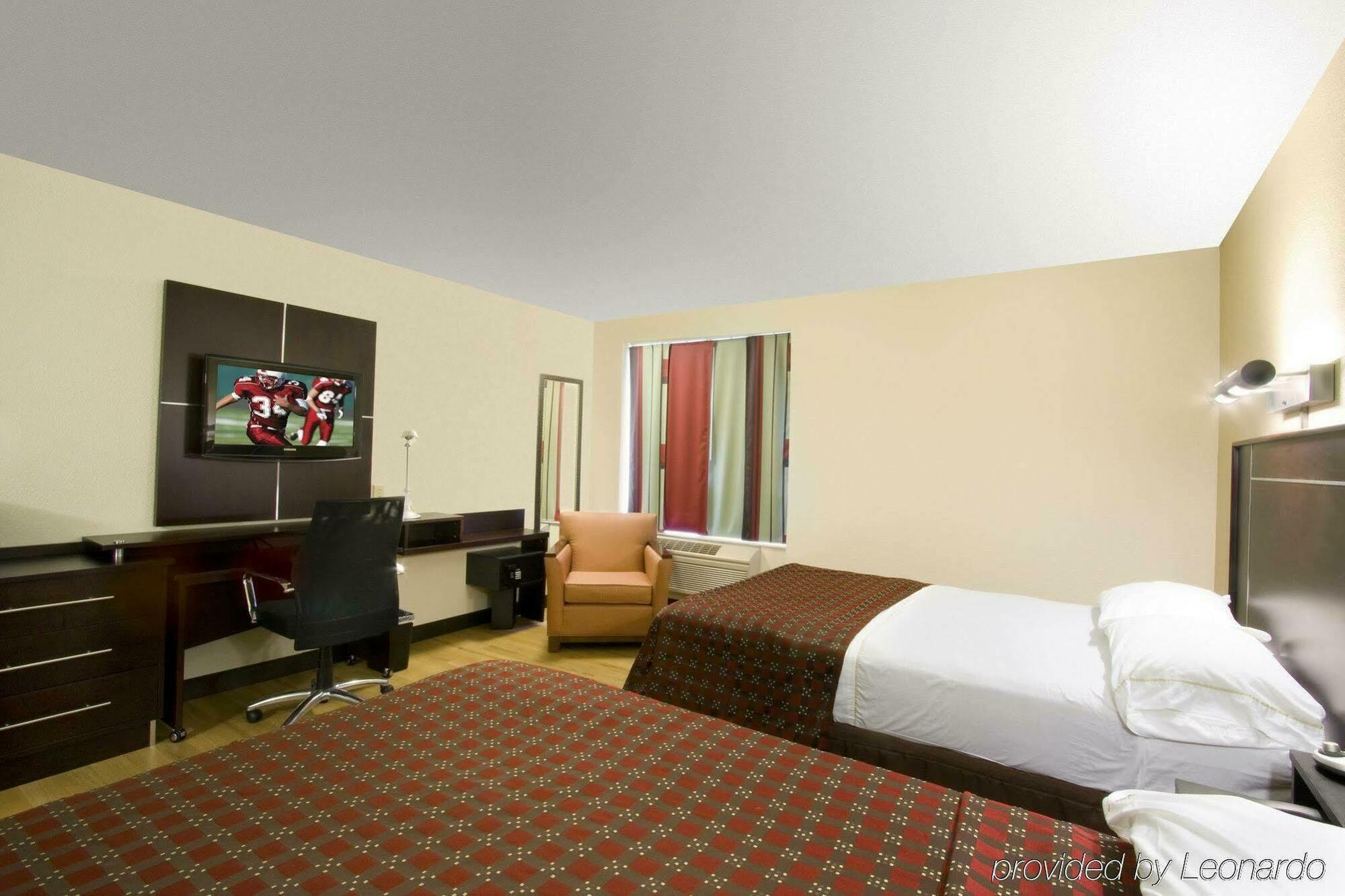 Red Roof Plus+ Downtown - Convention Center 3*