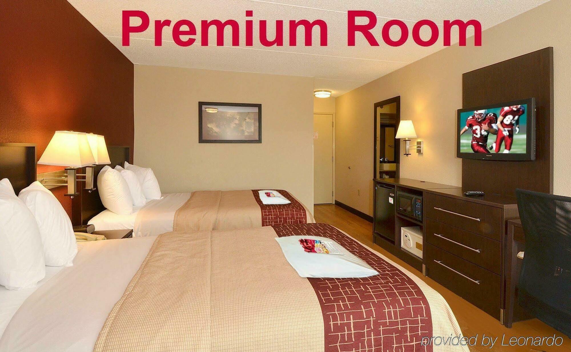 Hotel Red Roof Plus+ Downtown - Convention Center 3*