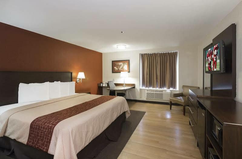 Red Roof Plus+ Downtown - Convention Center Hotel 3*