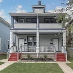 Modern 2Br Near Dt, 8Min Walk To Park&Conservatory