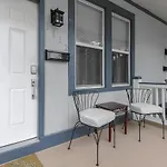 Modern 2Br Near Dt, 8Min Walk To Park&Conservatory
