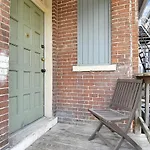 Modern European 1Br Near Dt-Historic St