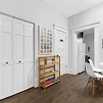 Modern European 1Br Near Dt-Historic St