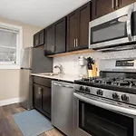 Newly Renovated 3 Bedroom Near High St
