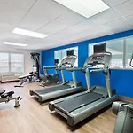 Holiday Inn Express & Suites - Columbus Airport East By Ihg