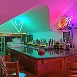 Mike & Allen\'S Place On The Park_3