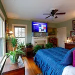 Mike & Allen\'S Place On The Park_2