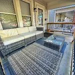 Modern Luxe 3Br 1Ba With Bar 7