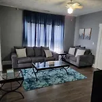 2 Bedroom Apartment With King Suite In Columbus, Privacy Of The Whole House