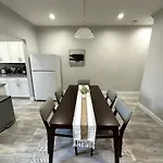 Charming 2Br Near Downtown & Attractions