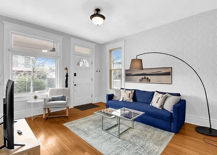 Modern European 1Br Near Dt-Historic St