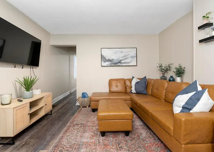 Newly Renovated 3 Bedroom Near High St