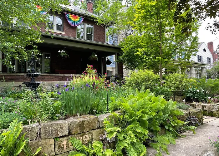 Mike & Allen\'S Place On The Park_3