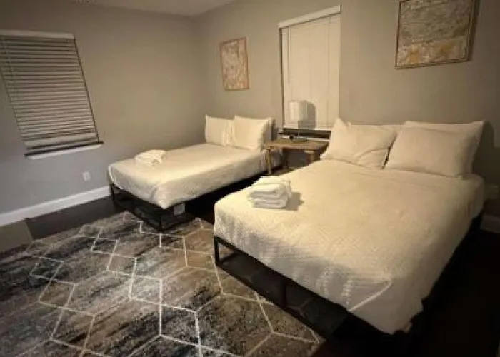 Housepitality - The Urban Roost 1 - Modern