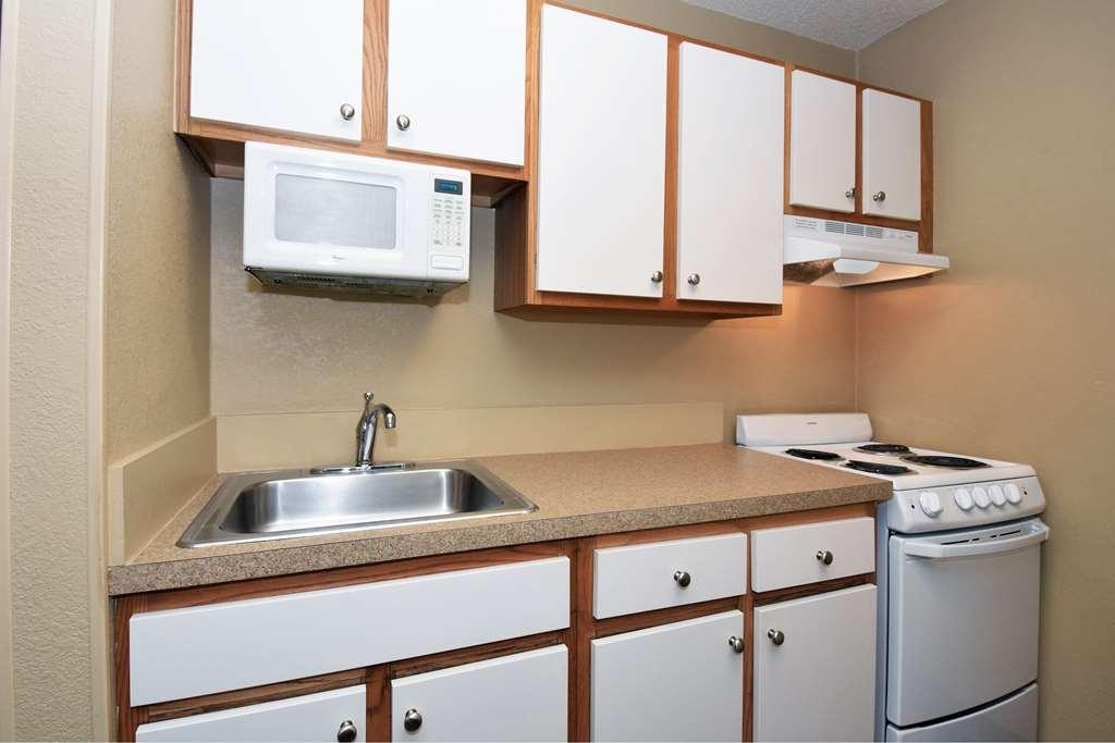 Suburban East Hotel 2*