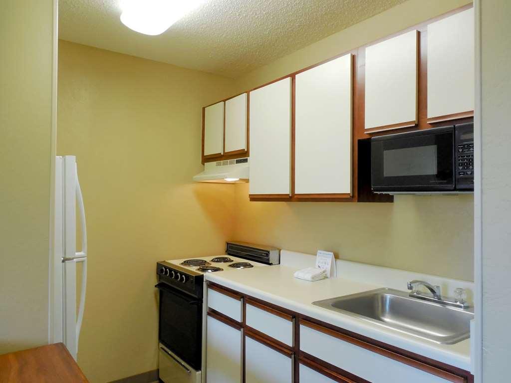 Suburban East Hotel 2*