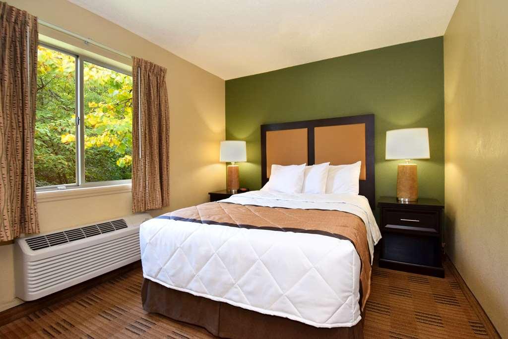Suburban East Hotel 2*