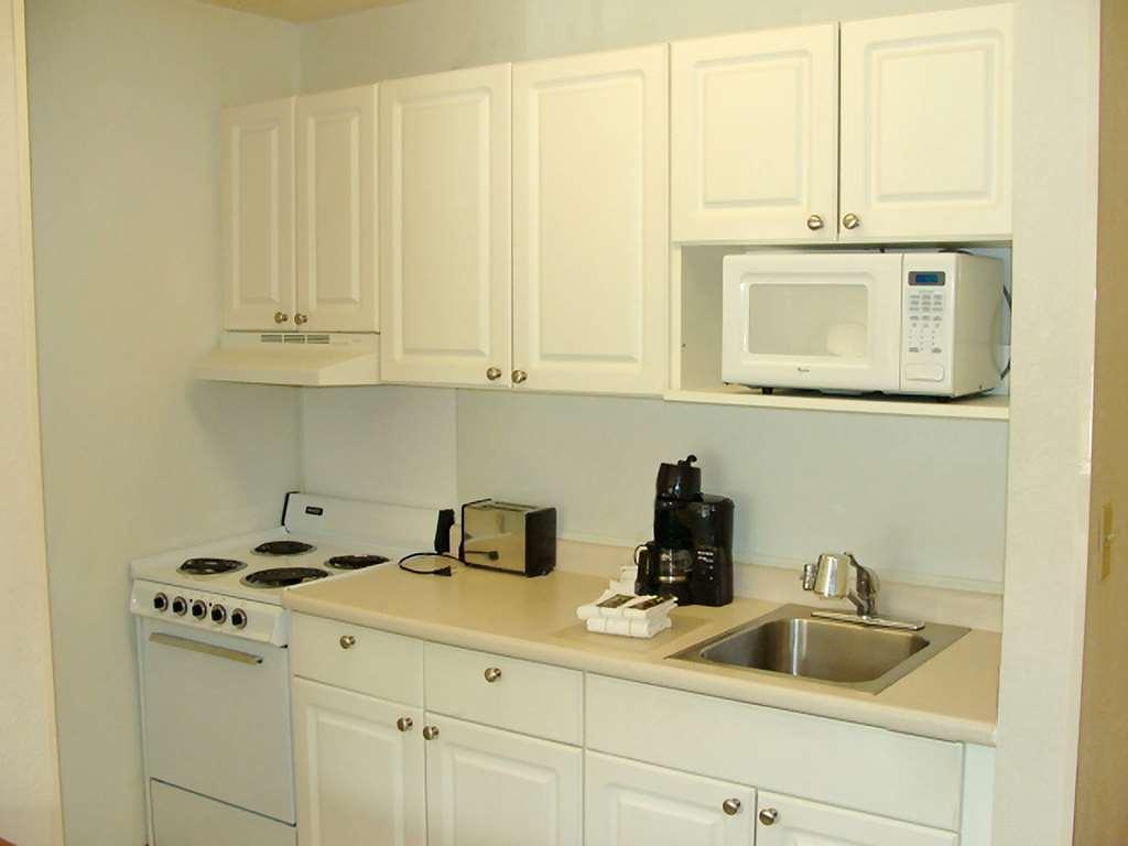 Suburban East Hotel 2*
