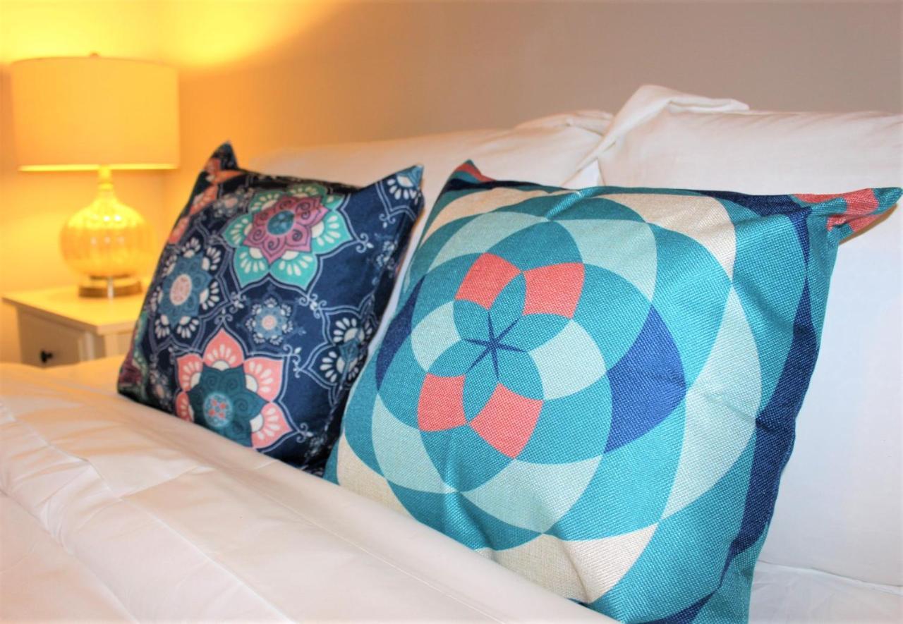 Chic 2br Near Dt, 8 Min Walk To Park&conservatory Casa de férias