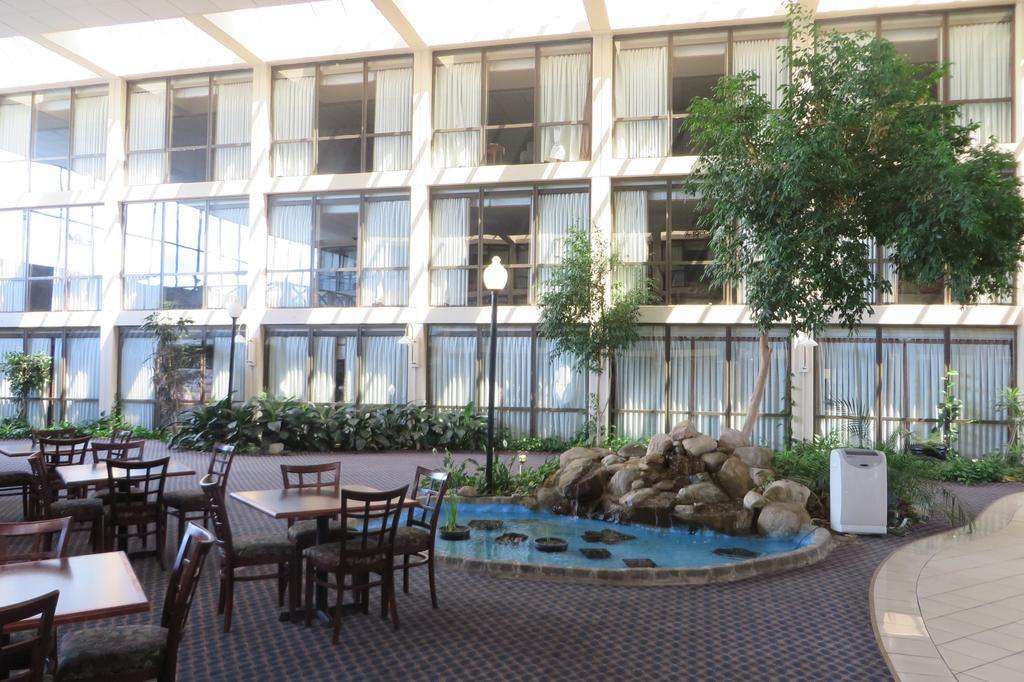 Days By Wyndham Airport 3*